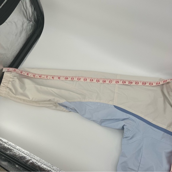 Columbia Women’s Hooded Lightweight Packable Raincoat in Cream and Blue Size XL - Picture 10 of 12